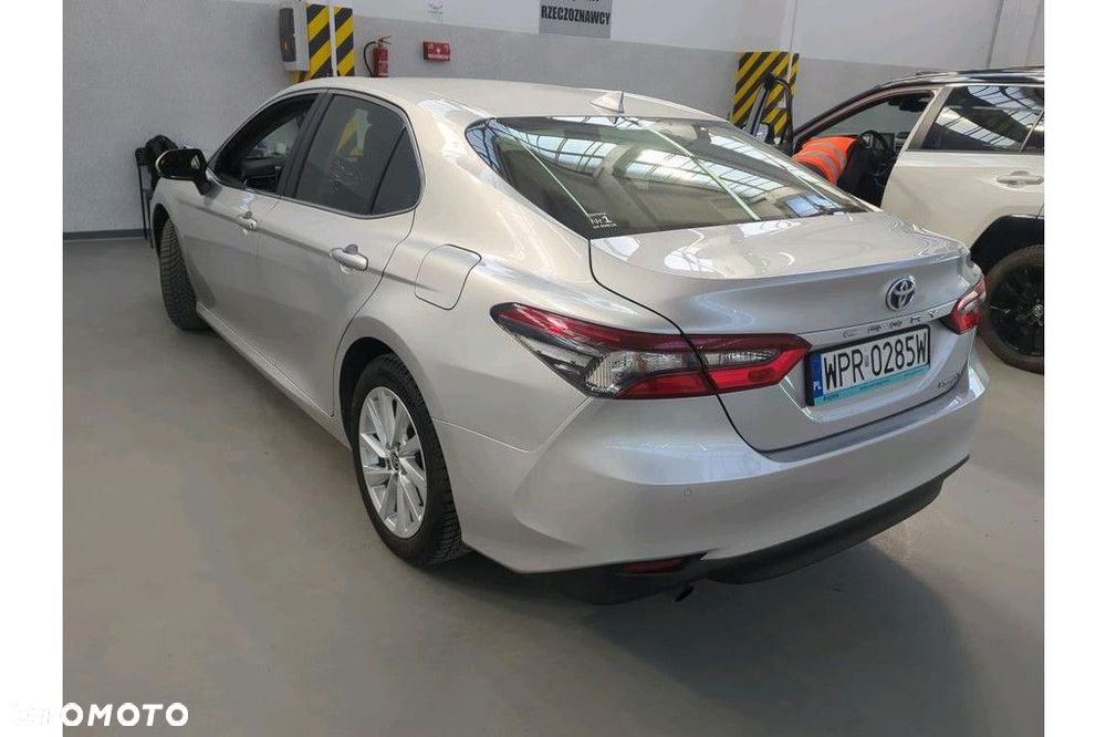 Toyota Camry 2.5 Hybrid Comfort CVT - 2