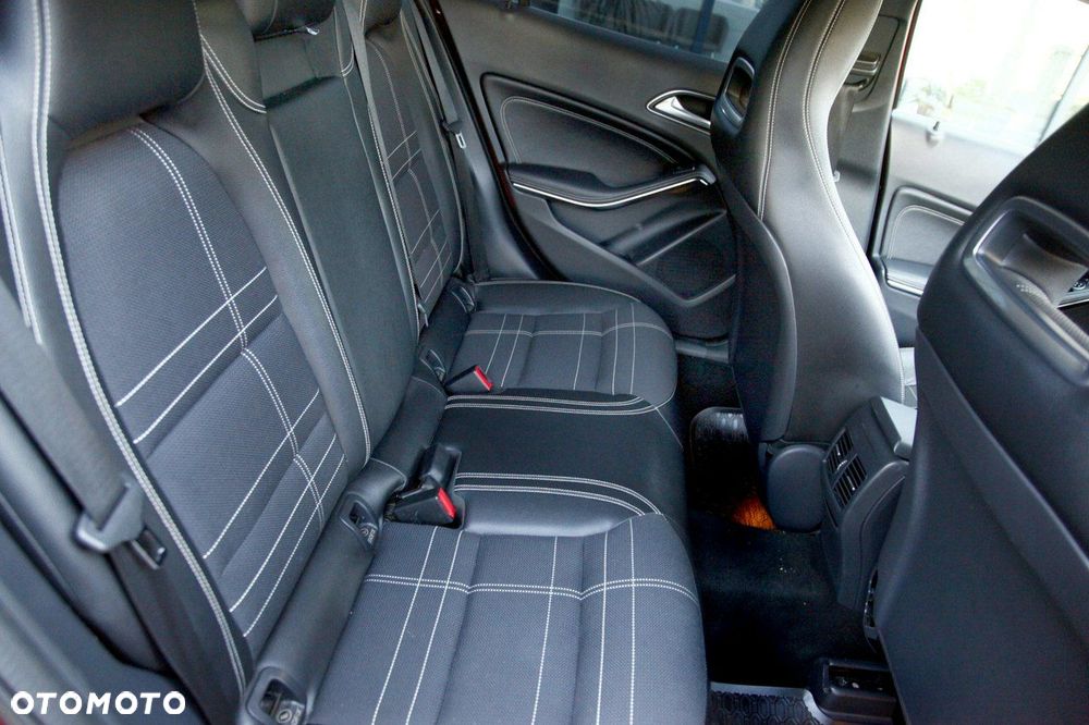 Mercedes-Benz GLA 180 7G-DCT Style - 17