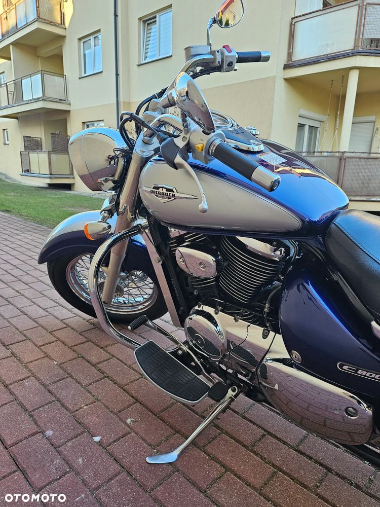 Suzuki Intruder - 16
