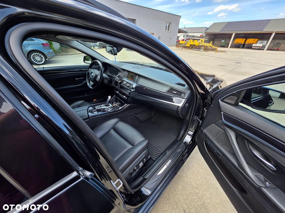 BMW Seria 5 520d xDrive - 12