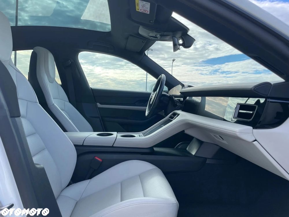 Porsche Taycan Performance Plus - 21