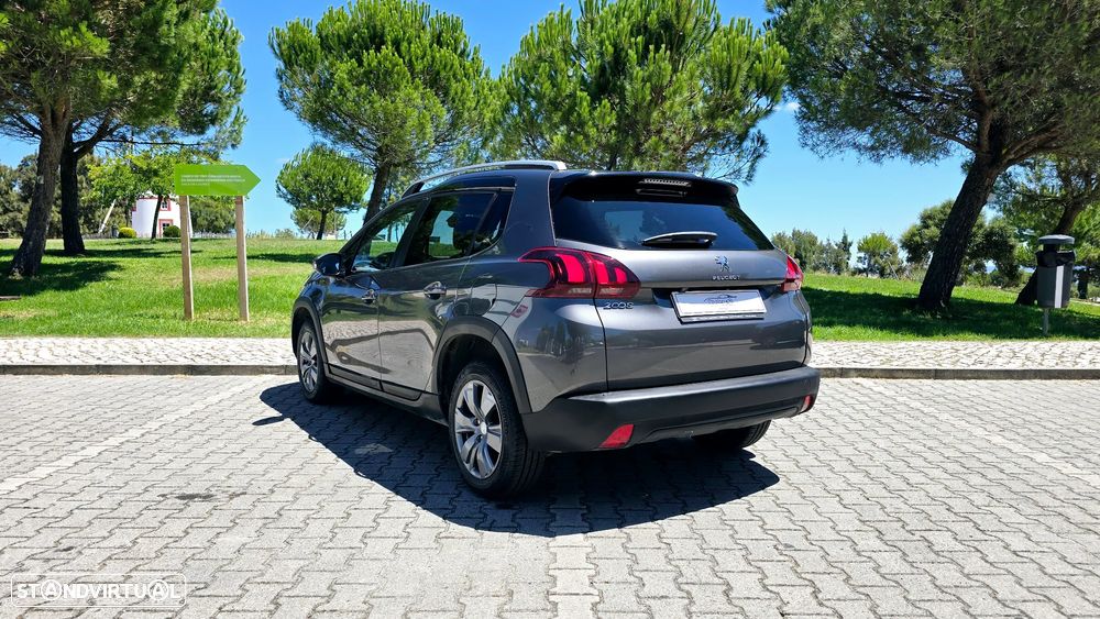 Peugeot 2008 1.5 BlueHDi Signature - 4