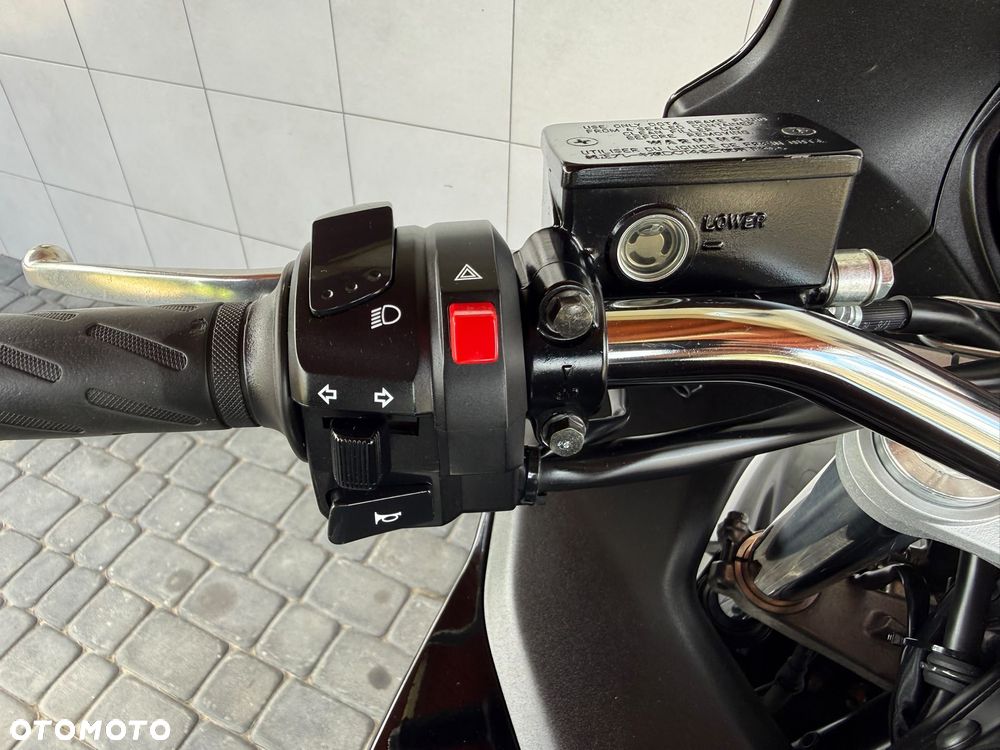 Suzuki GSX - 32