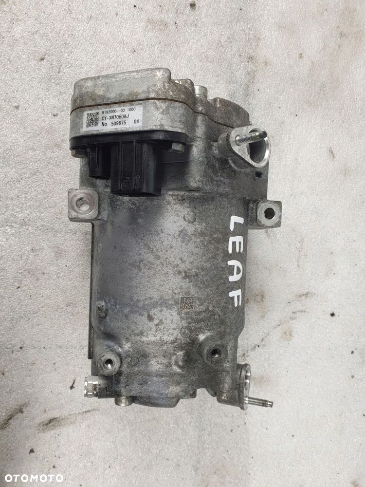 SPRĘŻARKA KLIMATYZACJI NISSAN LEAF I - 2