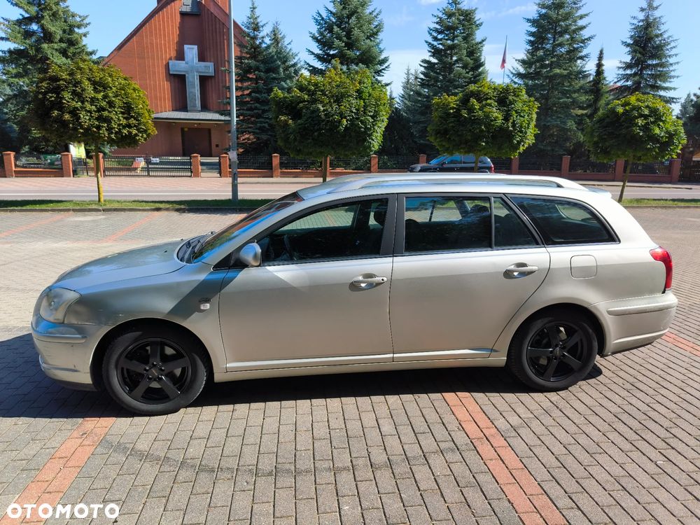 Toyota Avensis 2.0 D-4D Combi Sol - 2