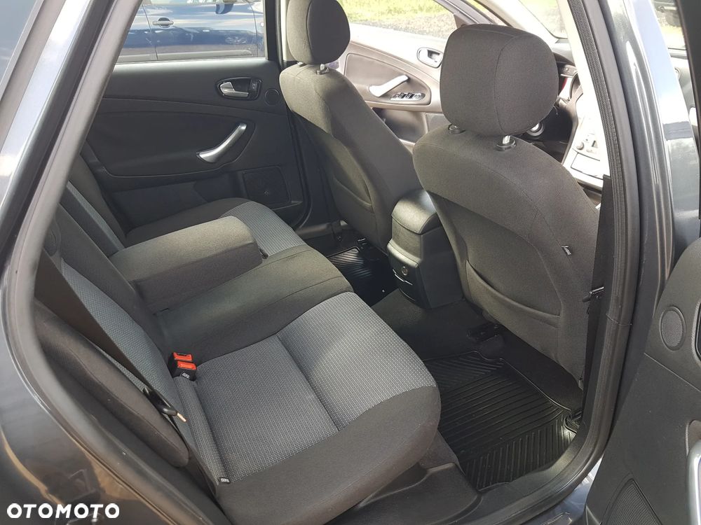 Ford Mondeo 2.0 Ambiente - 17