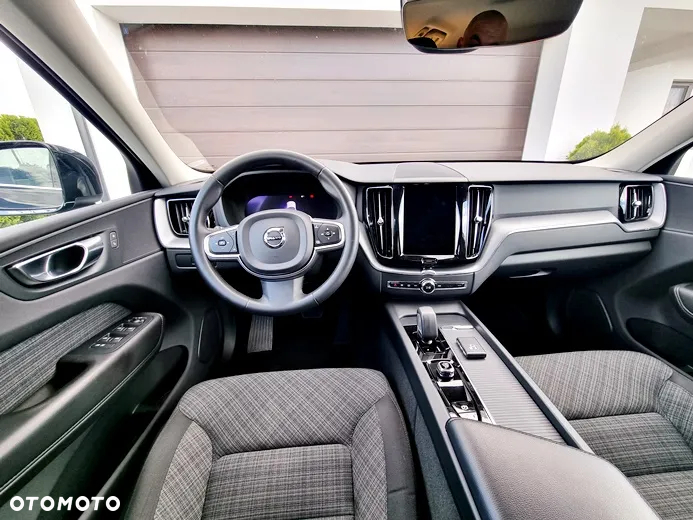 Volvo XC 60 B4 D Plus Dark - 26