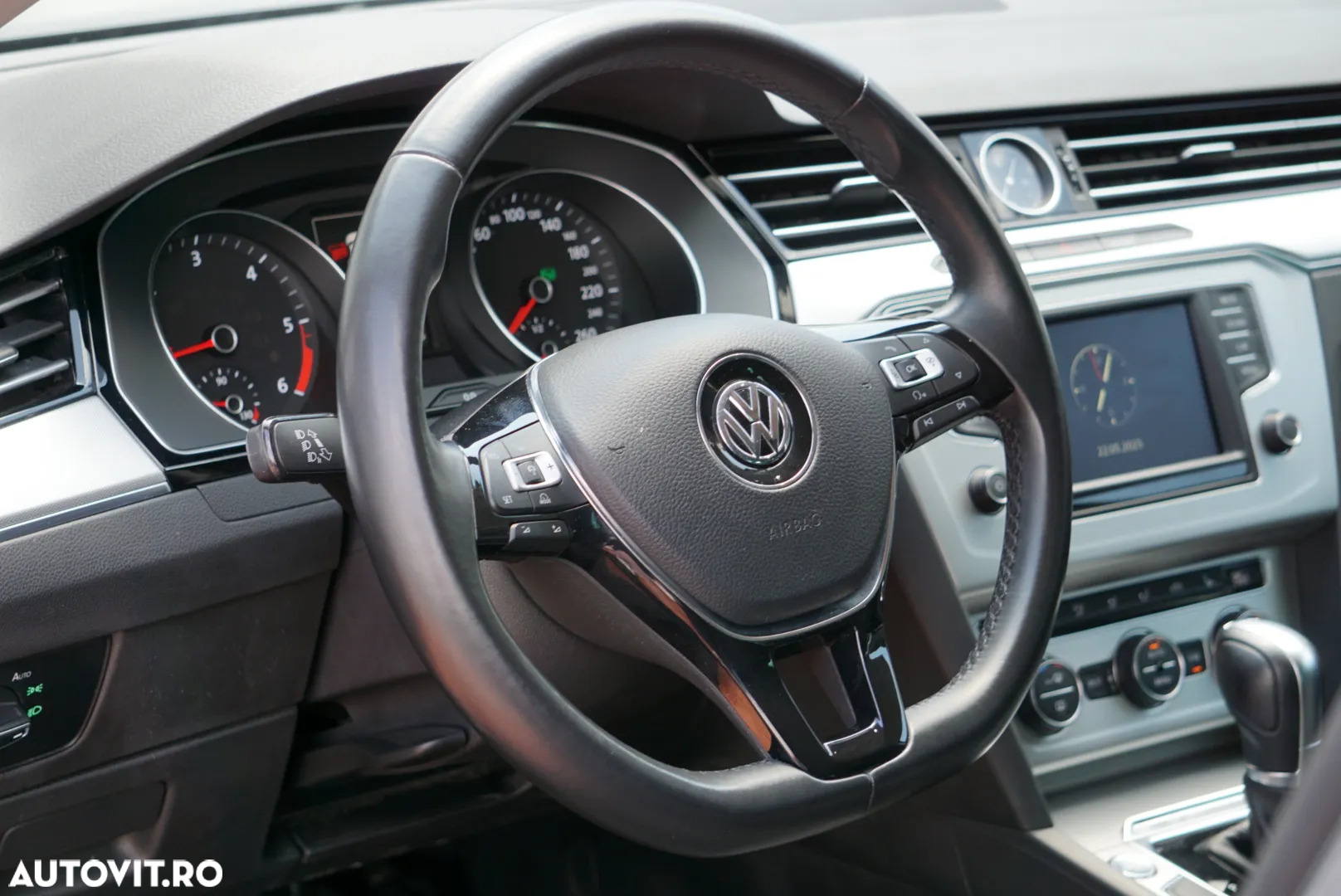 Volkswagen Passat Variant 2.0 TDI DSG Comfortline - 5
