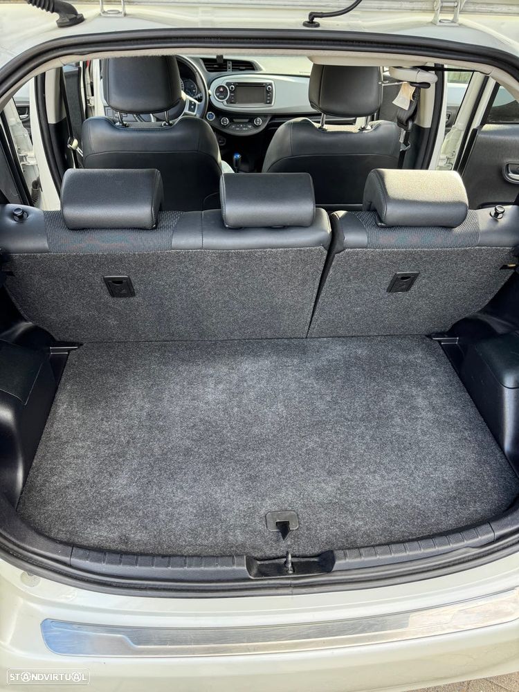 Toyota Yaris 1.5 HSD Comfort +P.Style+Navi - 6