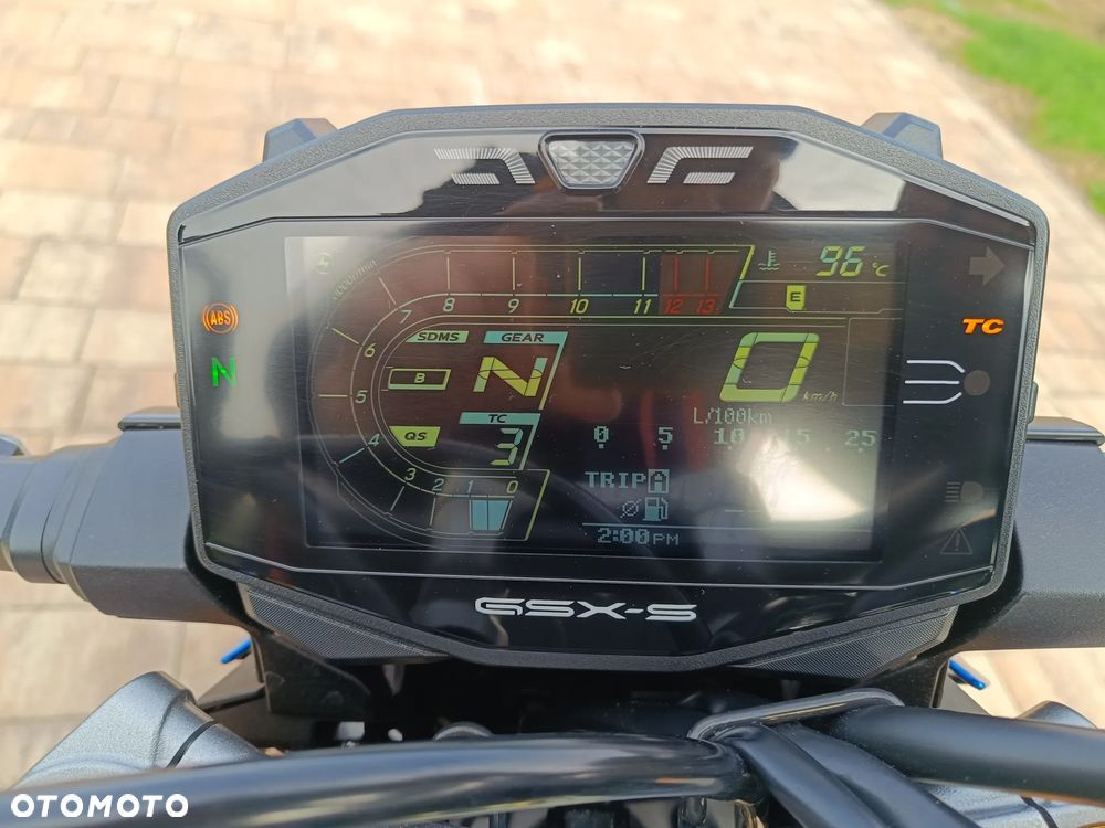 Suzuki GSX 1000 - 10