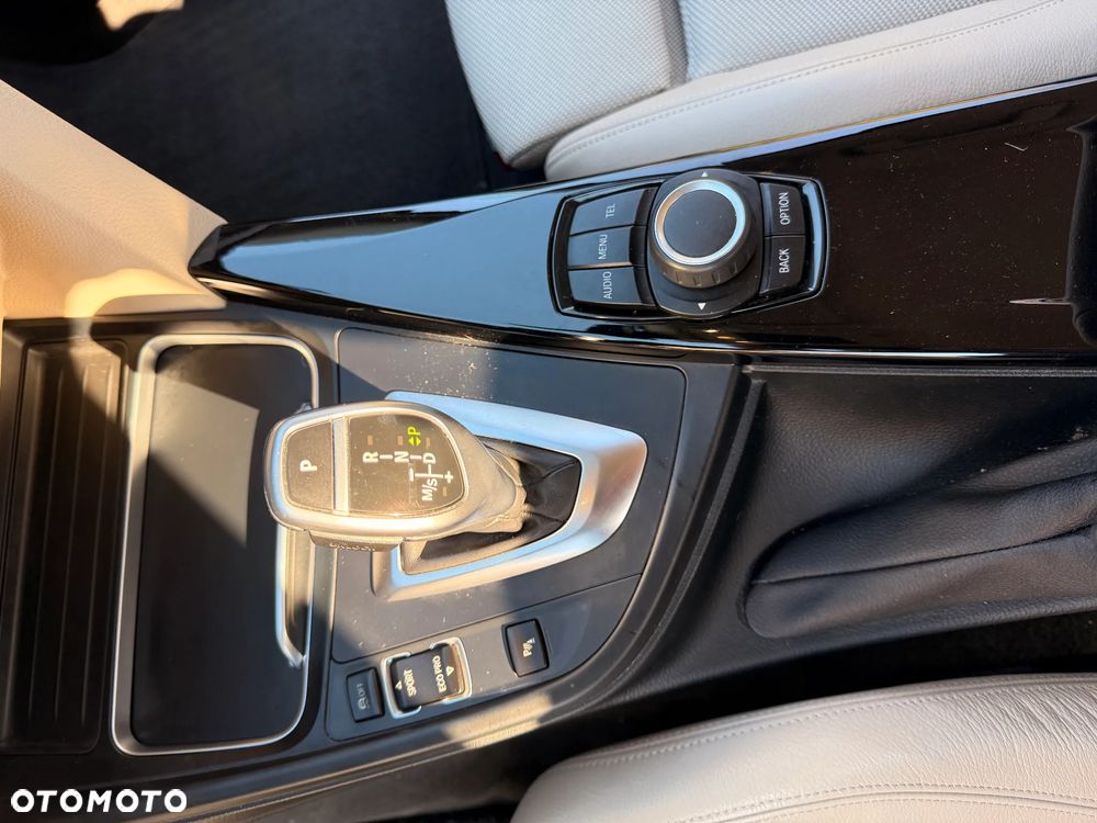 BMW Seria 3 320d Sport Line sport - 10