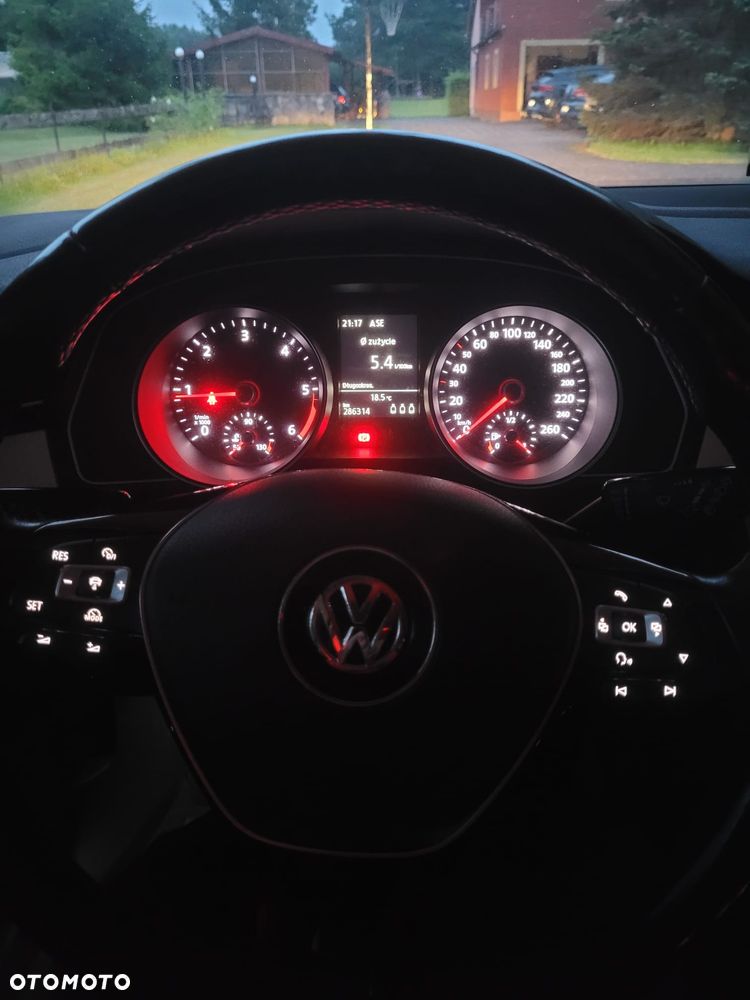 Volkswagen Passat - 14