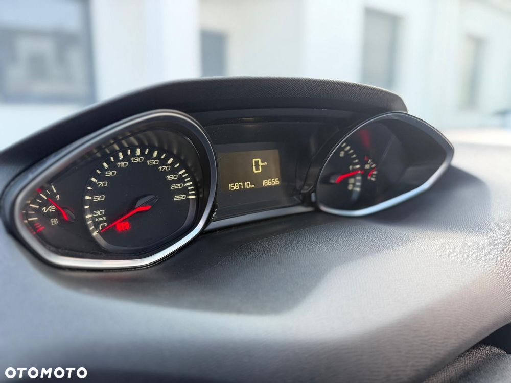 Peugeot 308 1.6 BlueHDi Allure S&S - 13