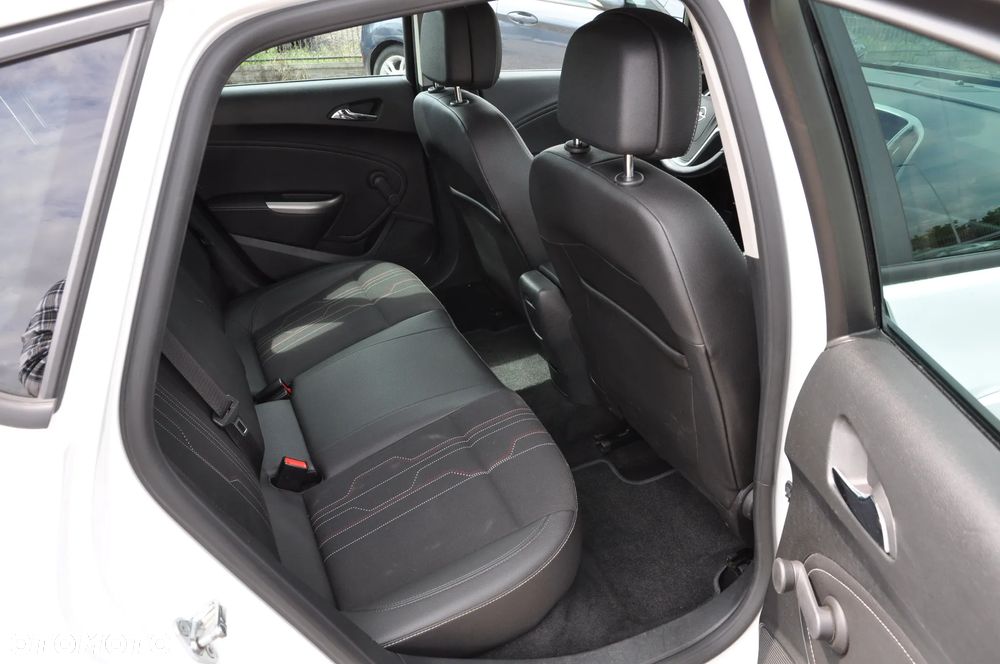 Opel Astra 1.4 Turbo 150 Jahre - 14