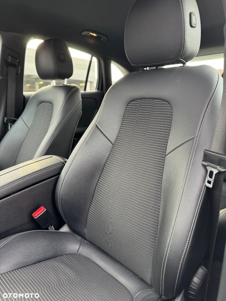 Mercedes-Benz GLA 200 d - 14