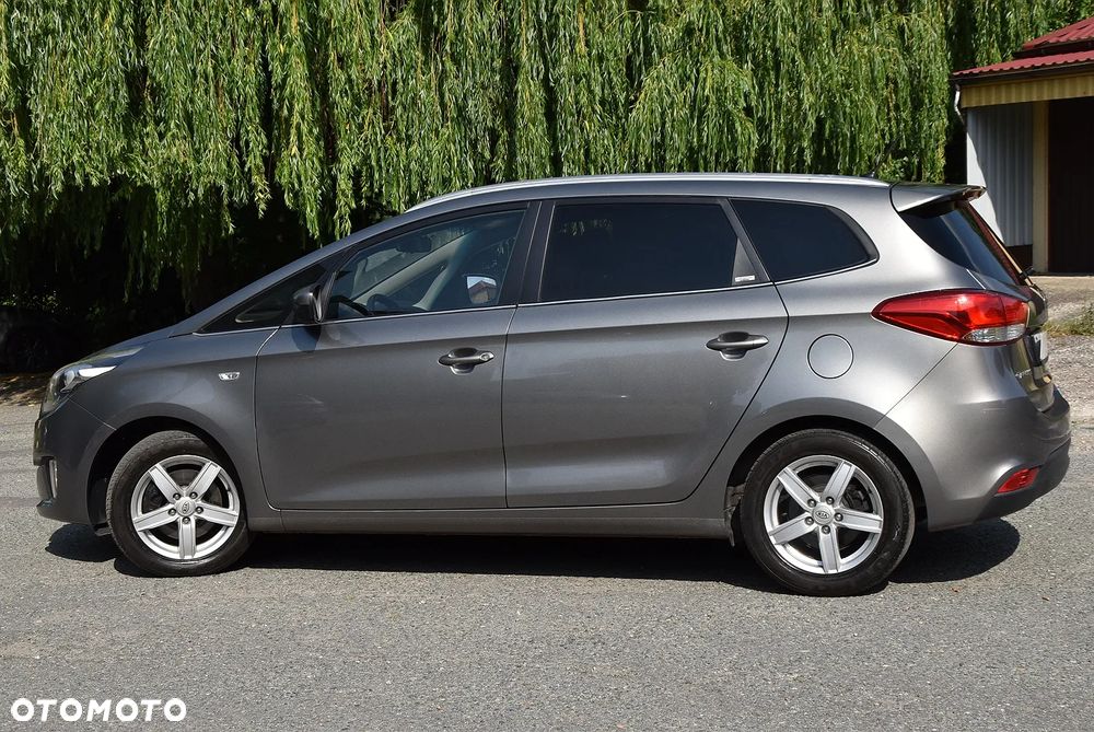 Kia Carens - 4