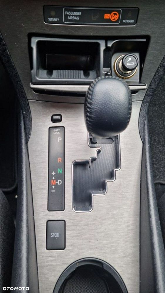 Toyota Avensis - 17
