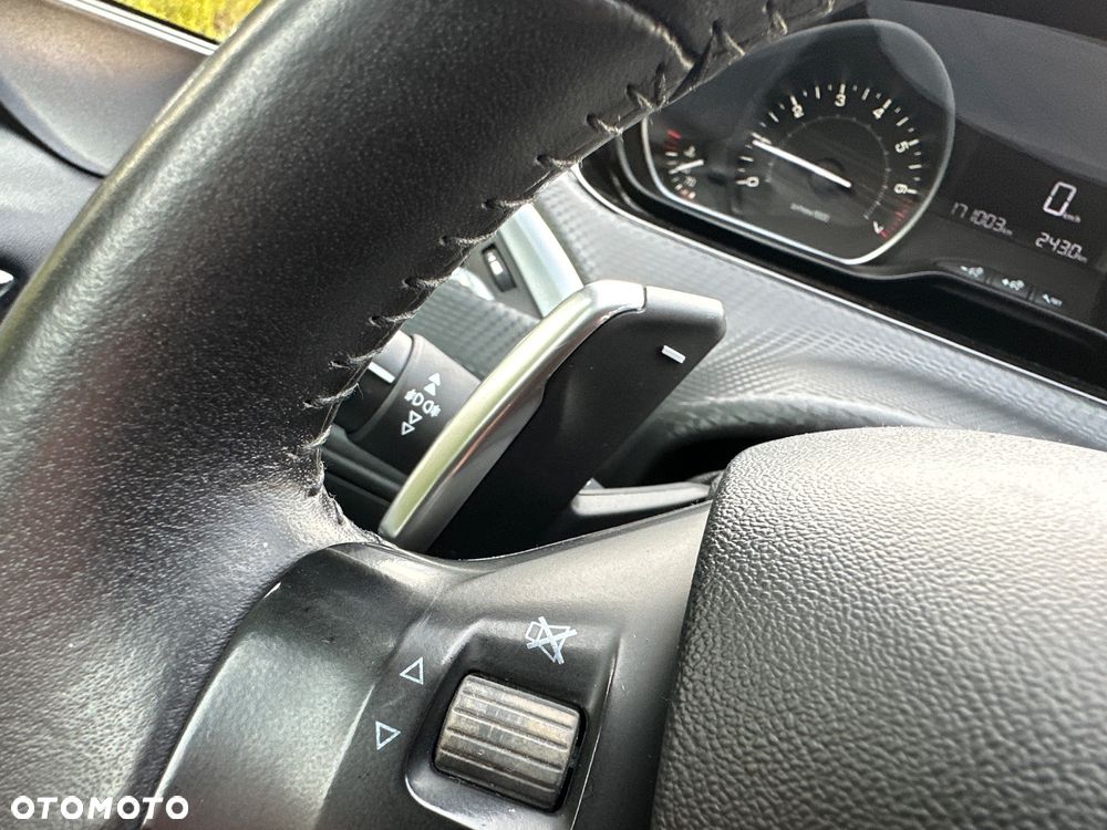 Peugeot 208 - 33