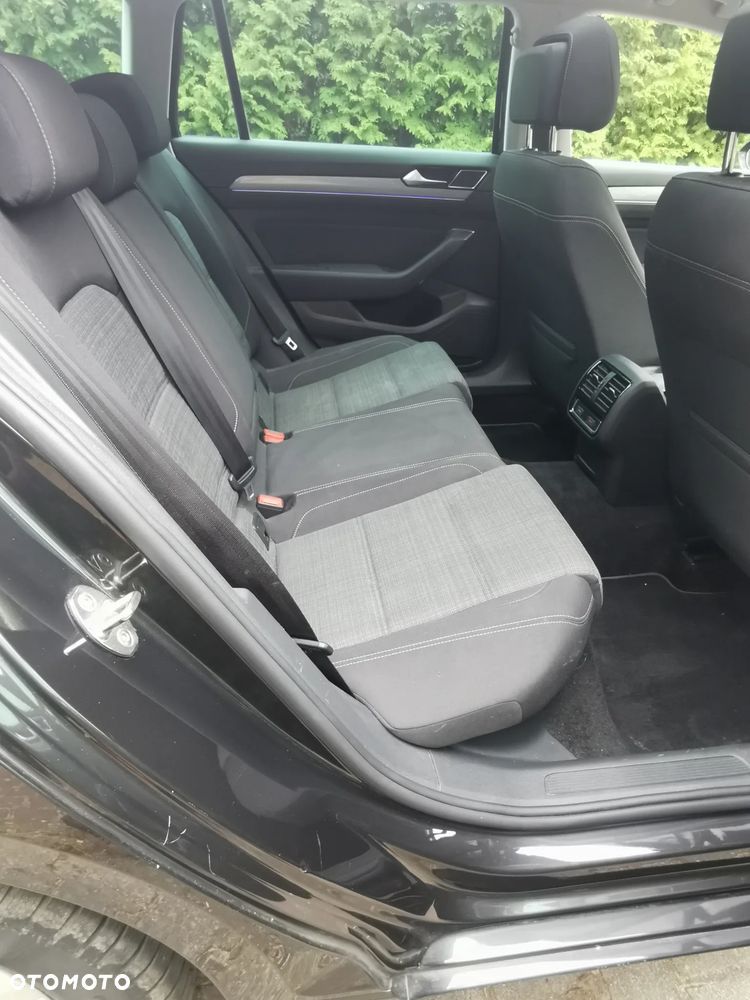 Volkswagen Passat 1.6 TDI SCR DSG Business - 21