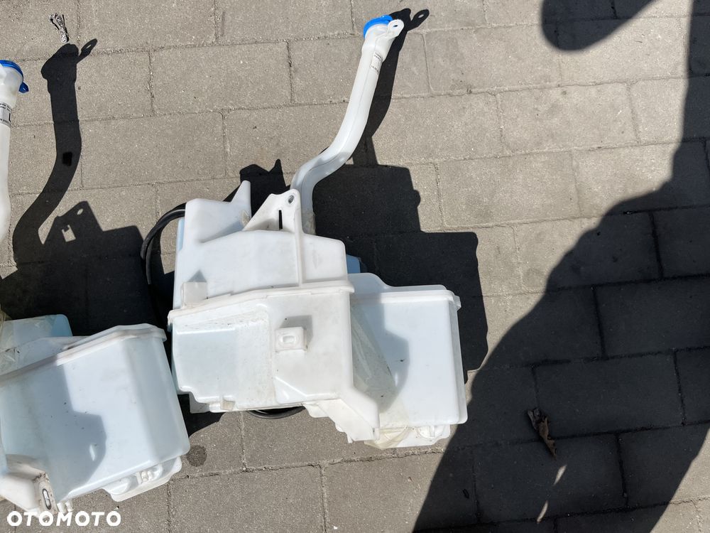 Zbiorniczek spryskiwaczy Toyota Corolla E21 - 1