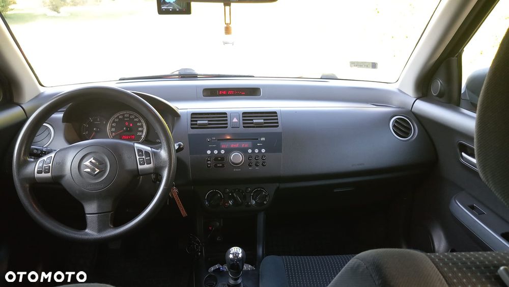 Suzuki Swift 1.3 DDiS 16v GLX - 9