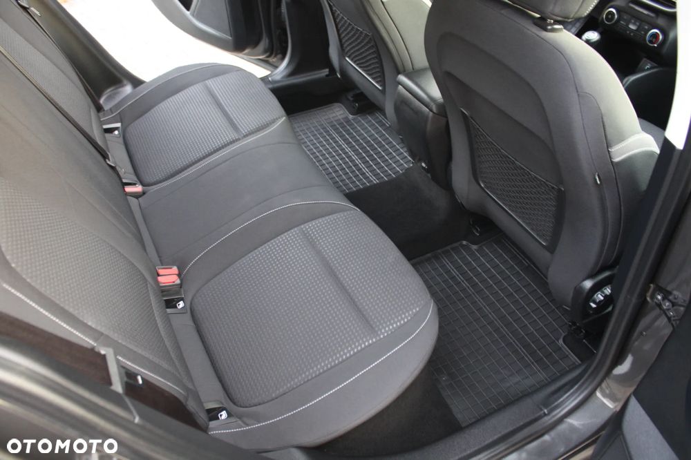 Ford Focus Turnier 1.0 EcoBoost Start-Stopp-System TITANIUM STYLE - 12