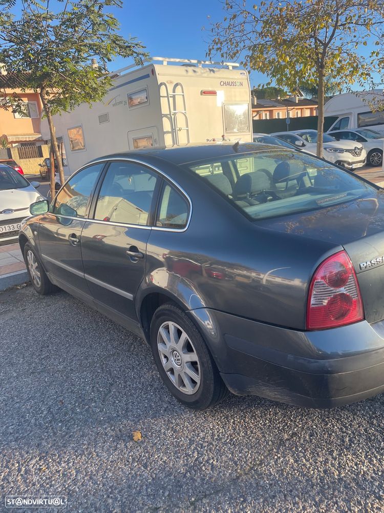 VW Passat 1.9 TDi Comfortline - 1