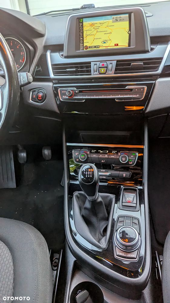 BMW Seria 2 218d - 8