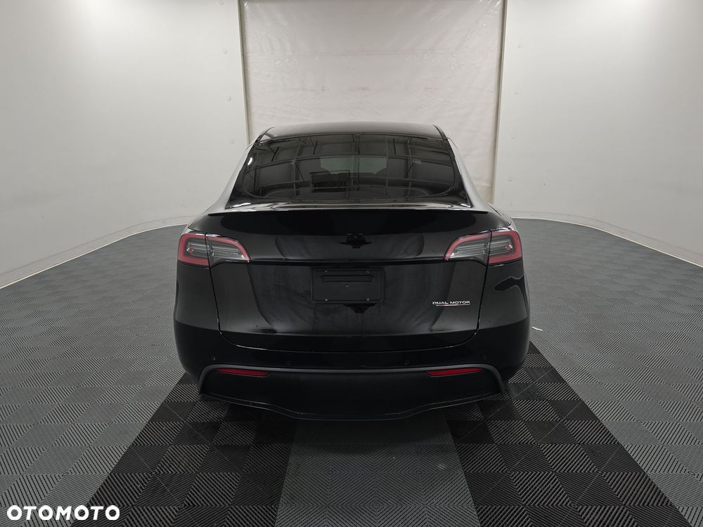 Tesla Y Performance AWD - 3
