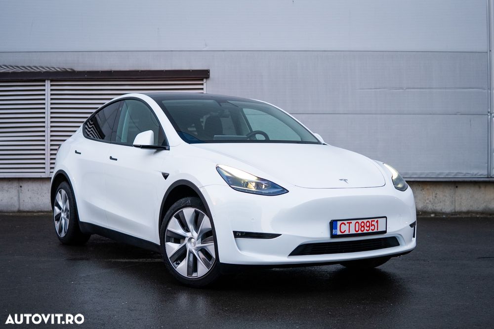 Tesla Model Y - 1
