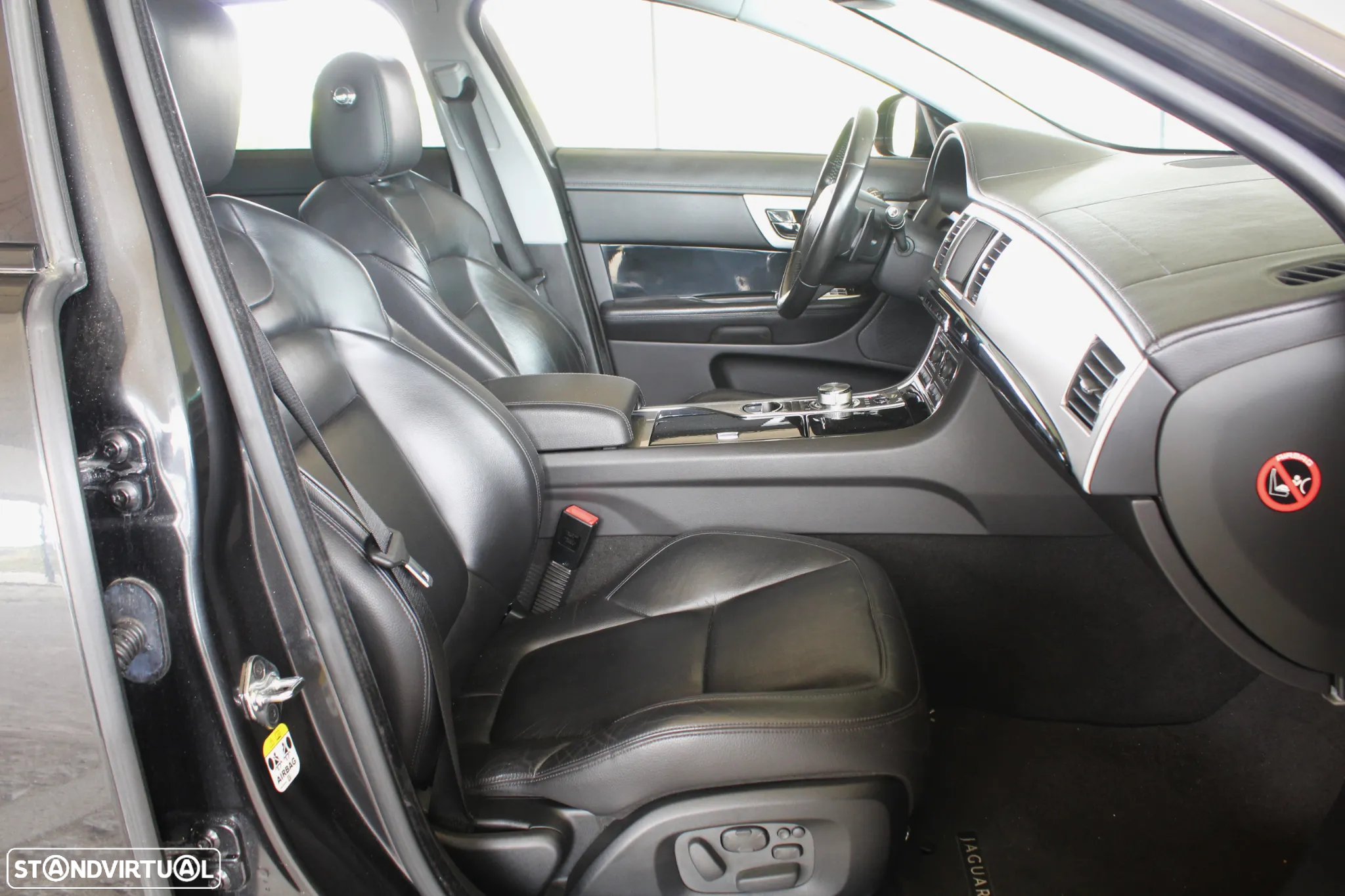 Jaguar XF Sportbrake 2.2 D R-Sport - 37