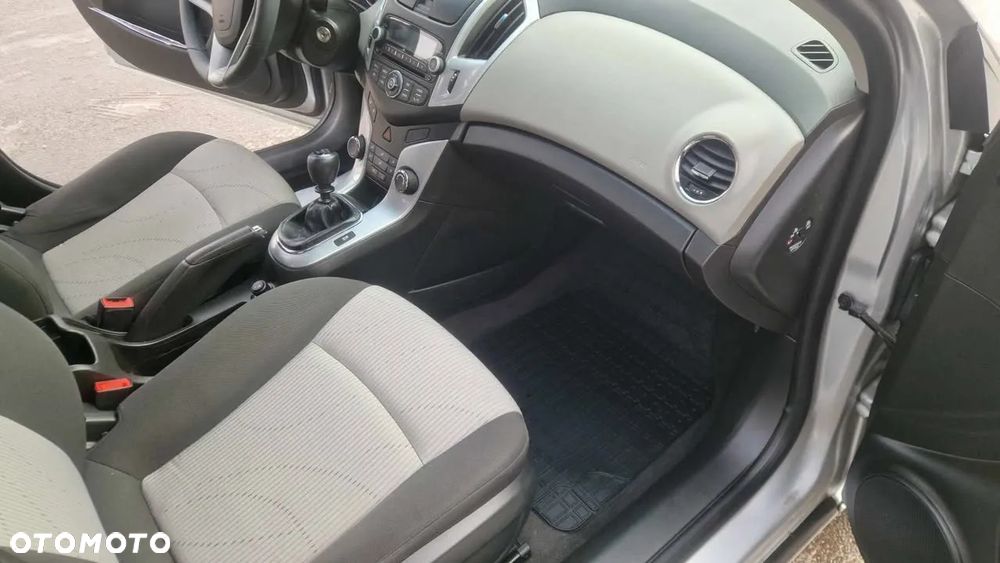 Chevrolet Cruze Station Wagon 1.6 LS - 22