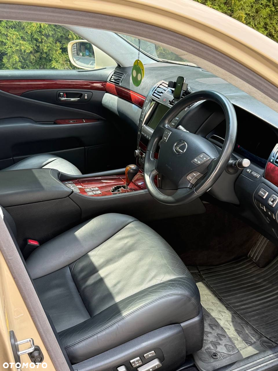 Lexus LS - 9
