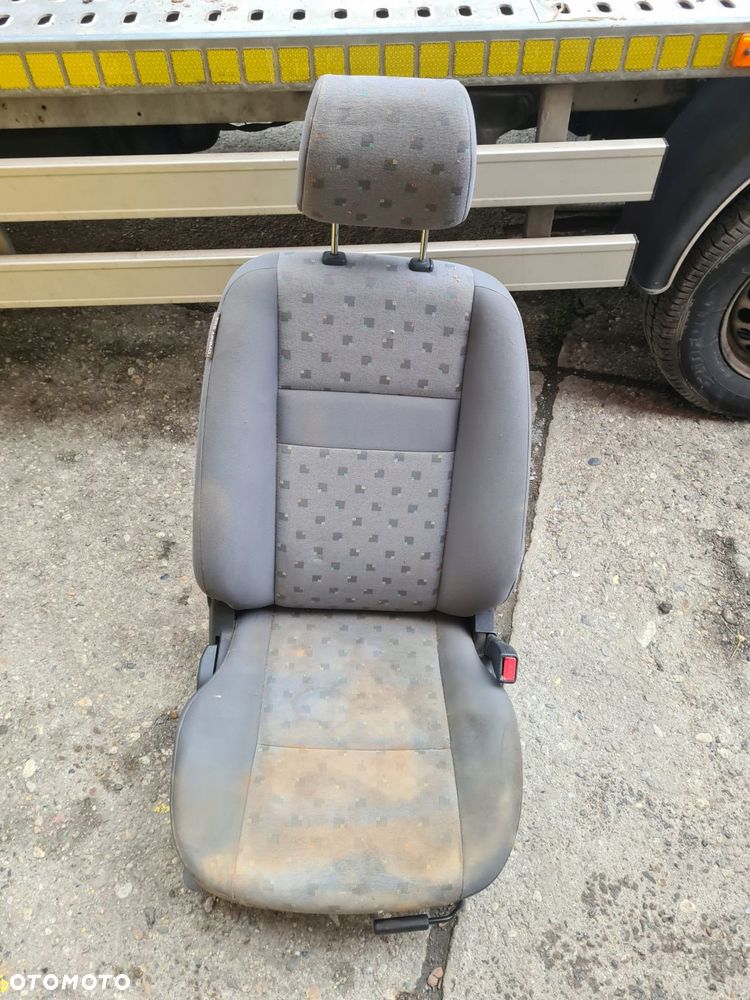 fotel przedni prawy pasażera hyundai getz - 1