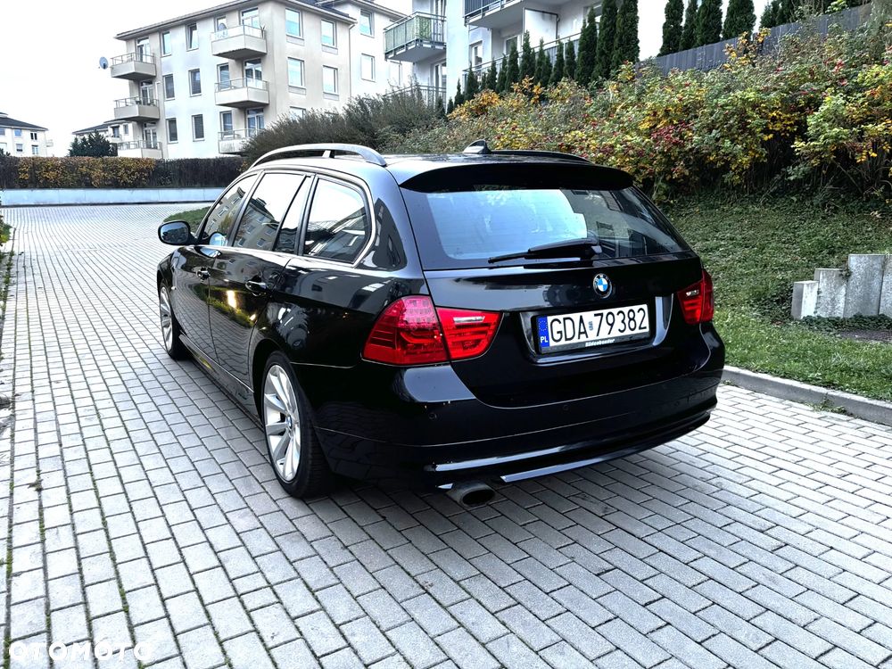 BMW 3 Series 2010 photo 5