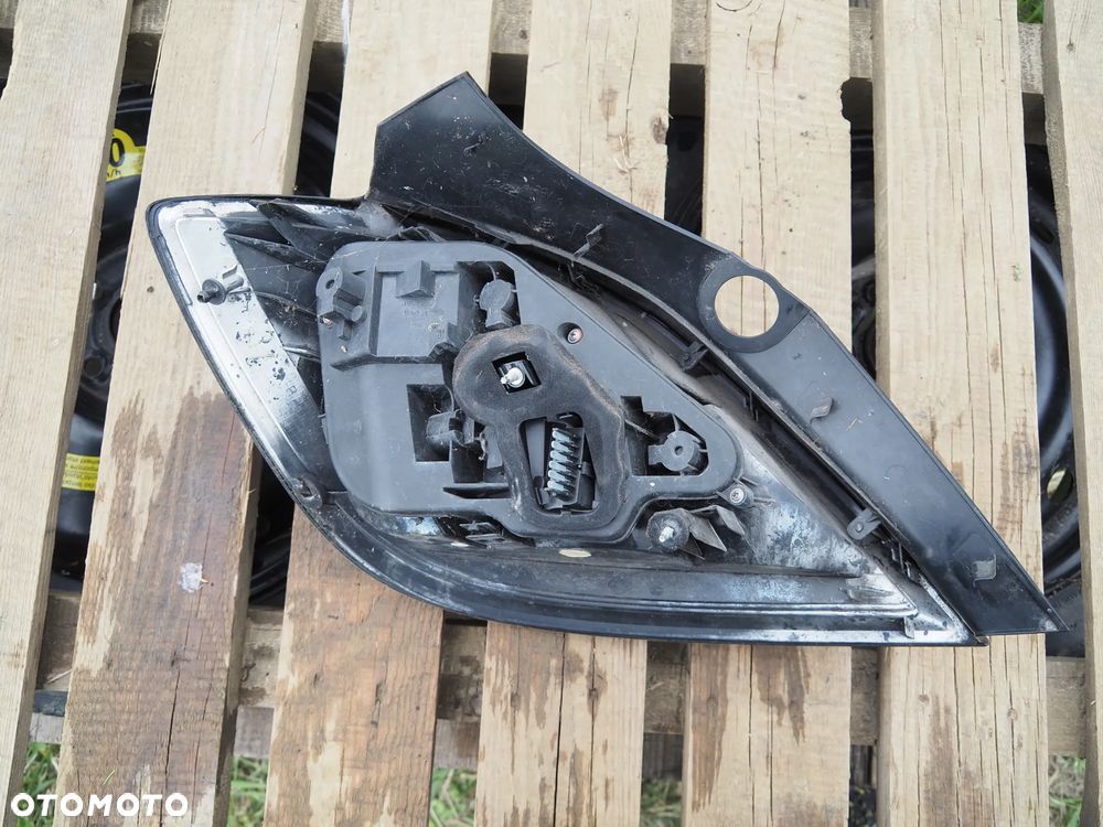 Lampa tył tylna prawa Opel Astra H III HB 24451837 - 4