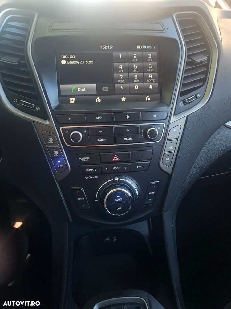 Hyundai Grand Santa Fe - 12