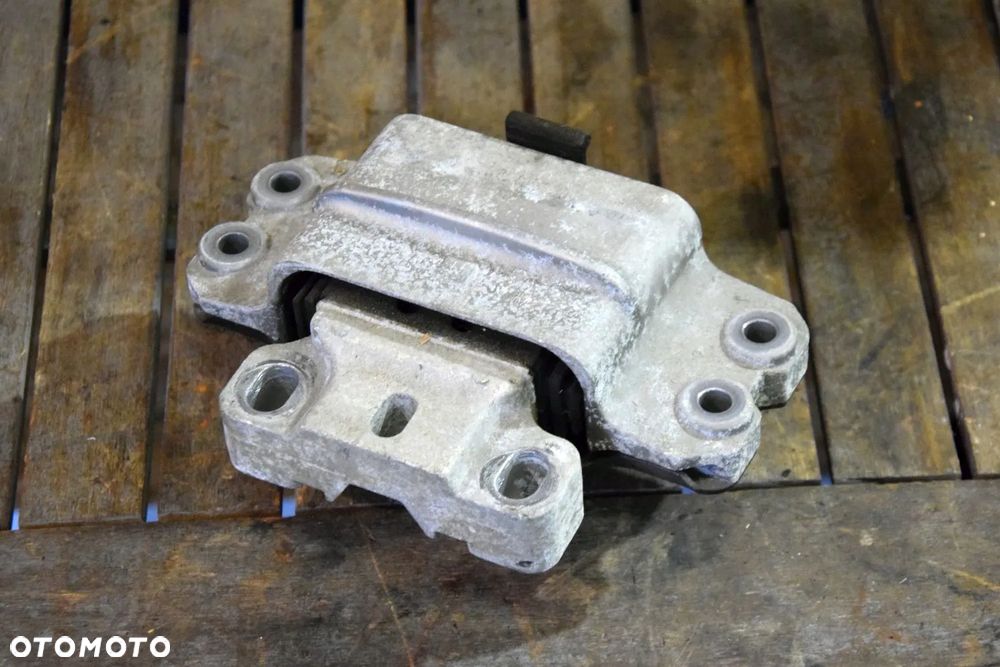 AUDI A3 8P Łapa poduszka skrzyni biegów 1K0199555M - 1