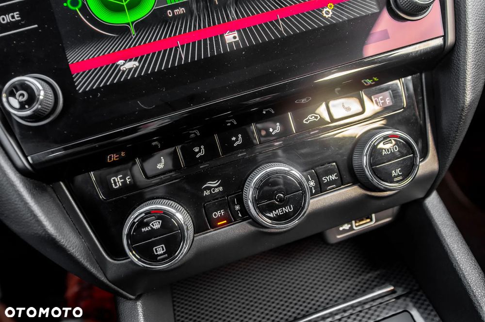 Skoda Octavia 2.0 TSI DSG RS 230 - 33