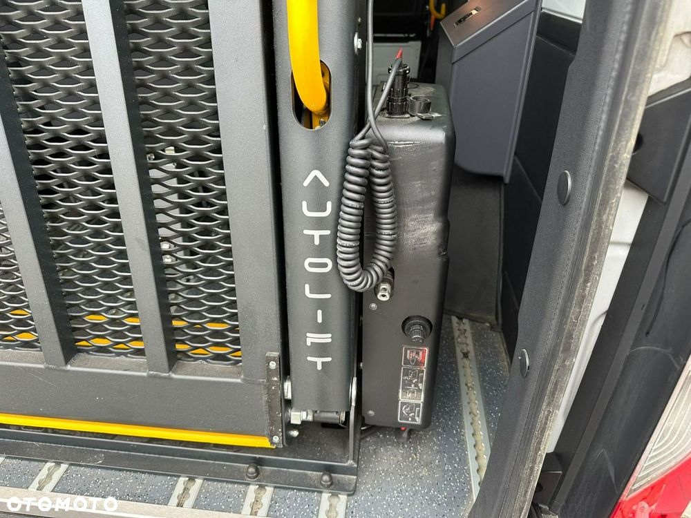 Mercedes-Benz Sprinter - 24