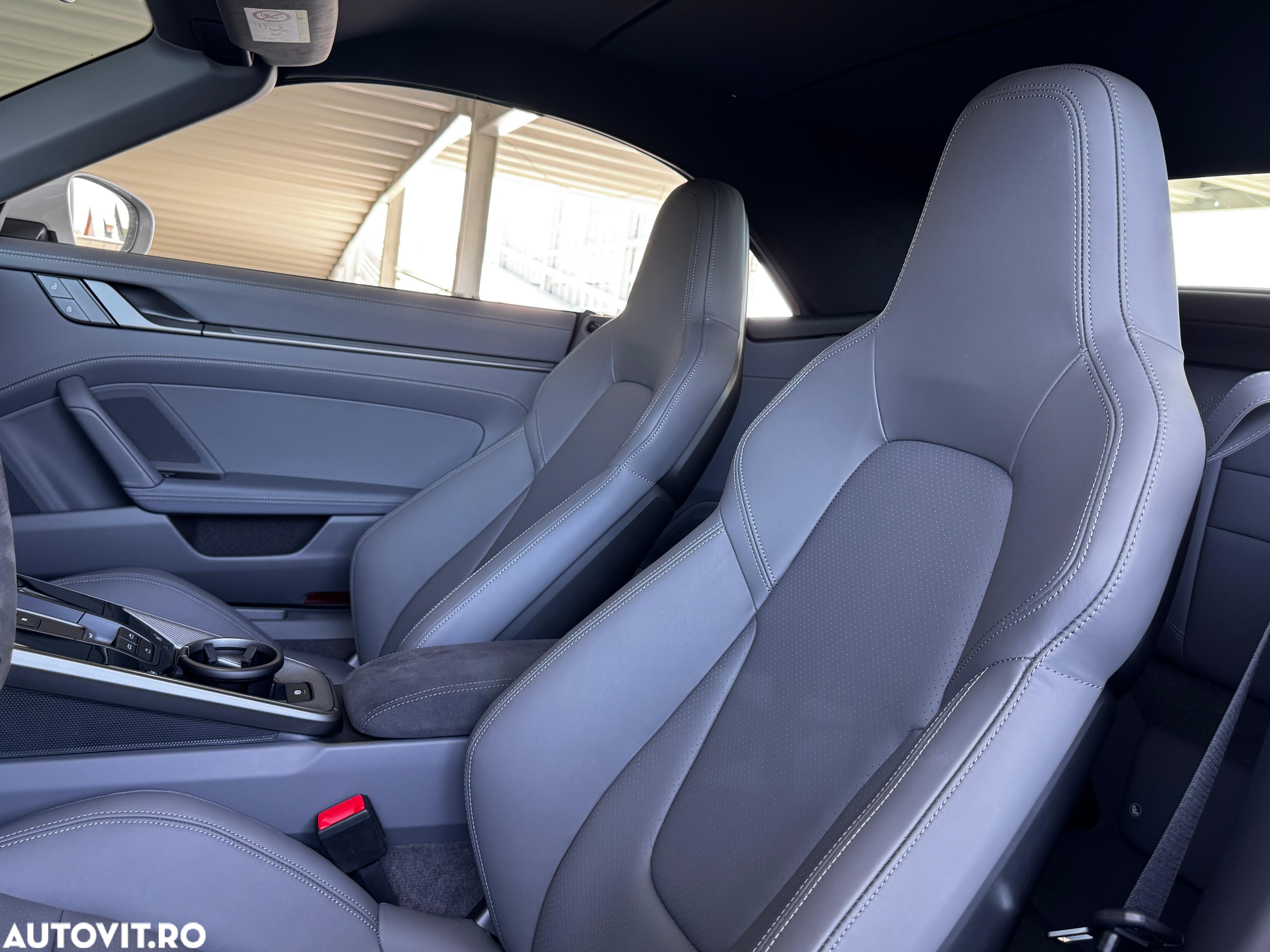 Porsche 911 Carrera 4S Cabriolet PDK - 38