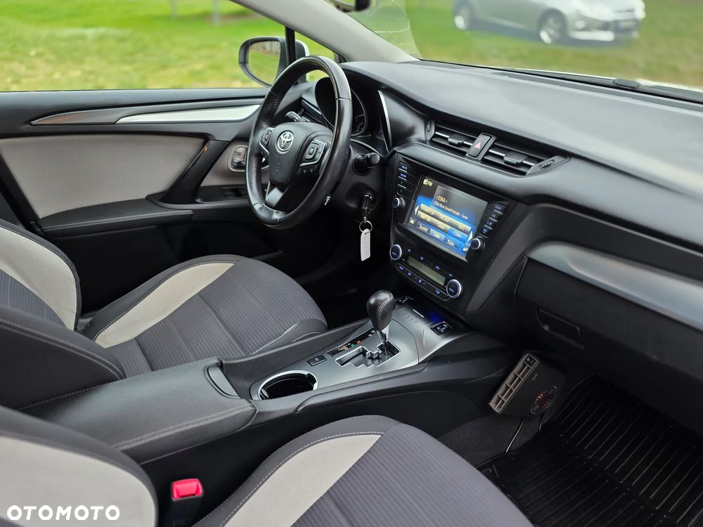 Toyota Avensis Touring Sports 1.8 Multidrive S Business Edition - 24