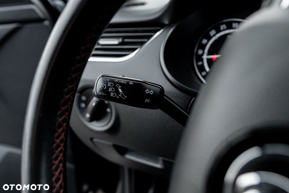 Skoda Octavia 2.0 TDI RS Challenge DSG - 30