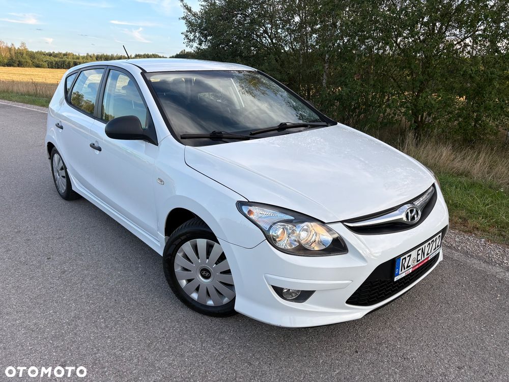 Hyundai i30 1.4 Base + - 12