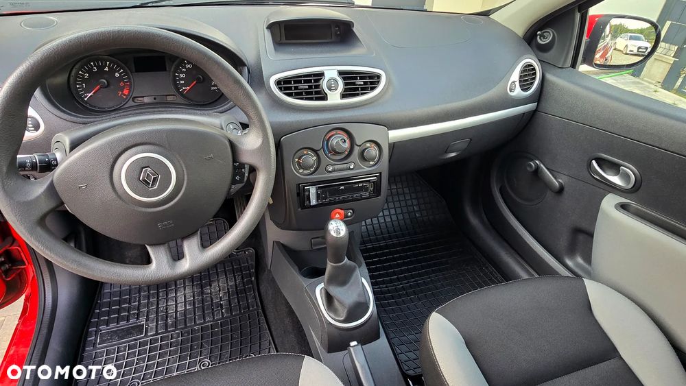 Renault Clio 1.2 16V 75 Collection - 10