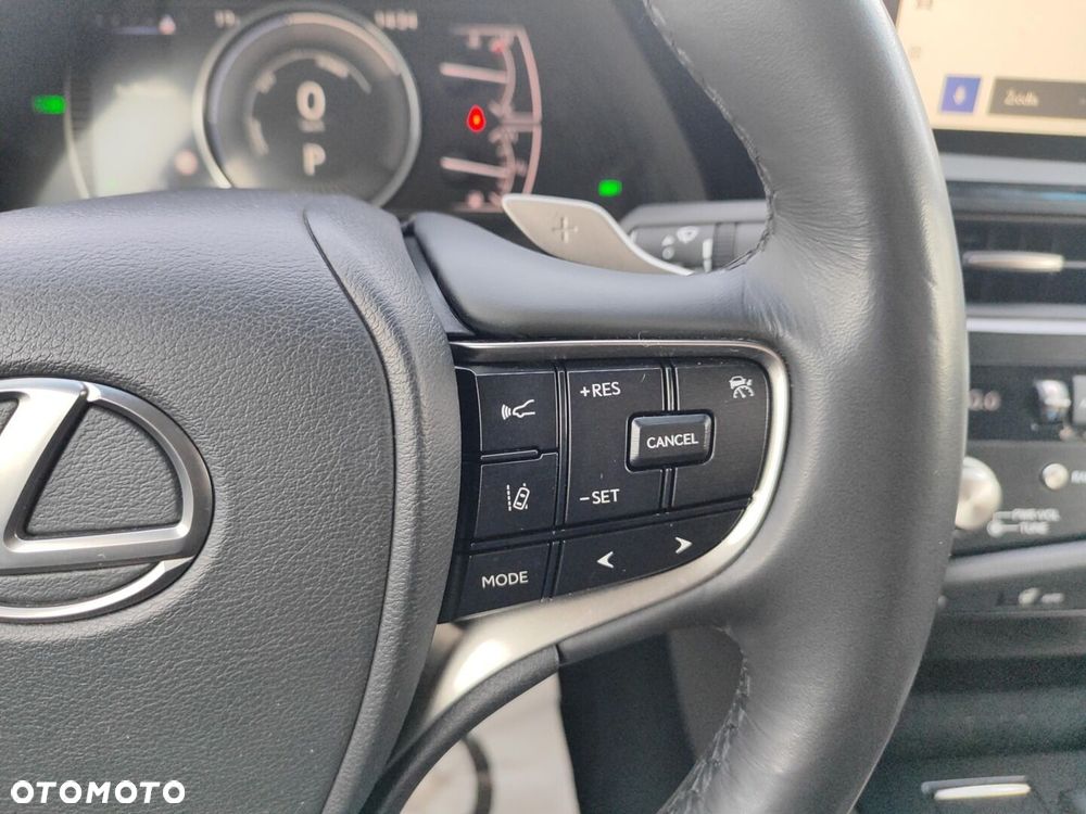 Lexus ES 300h Business Edition - 17