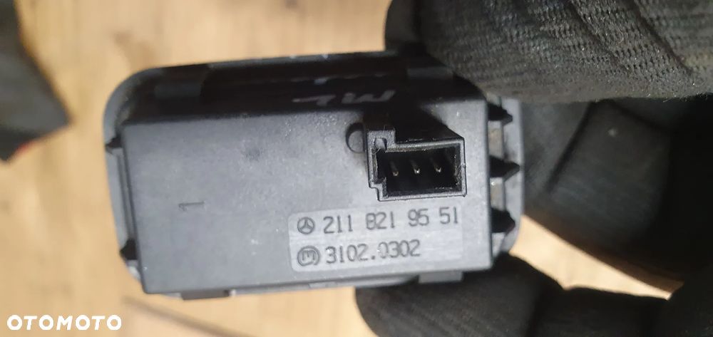 Przełącznik włącznik otwierania klapy bagażnika Mercedes ML W164 2118219551 - 4