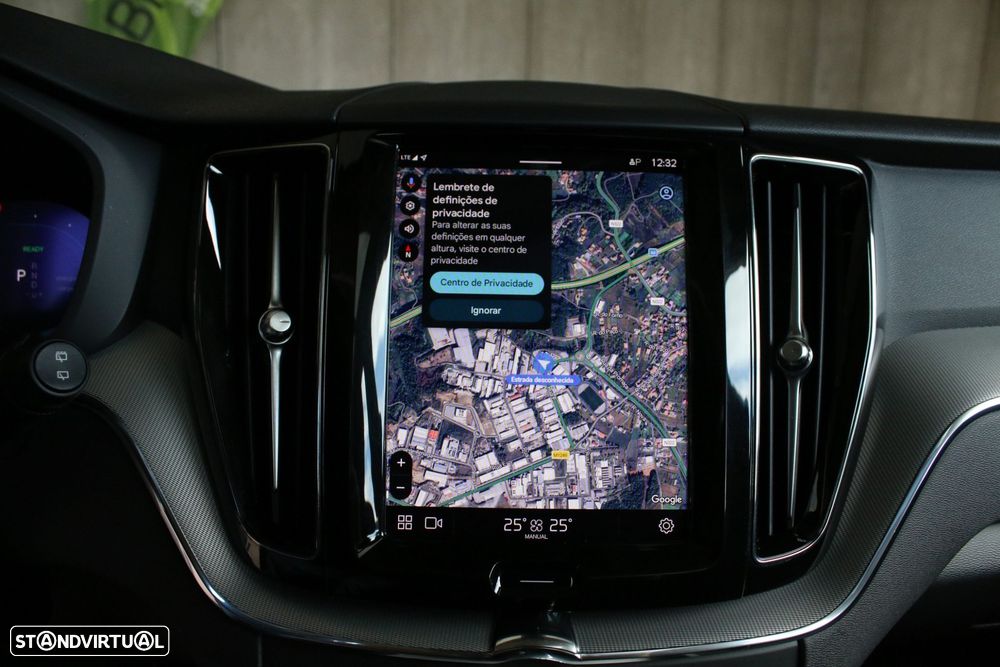 Volvo XC 60 2.0 T6 PHEV Plus Dark AWD — fotografia 17