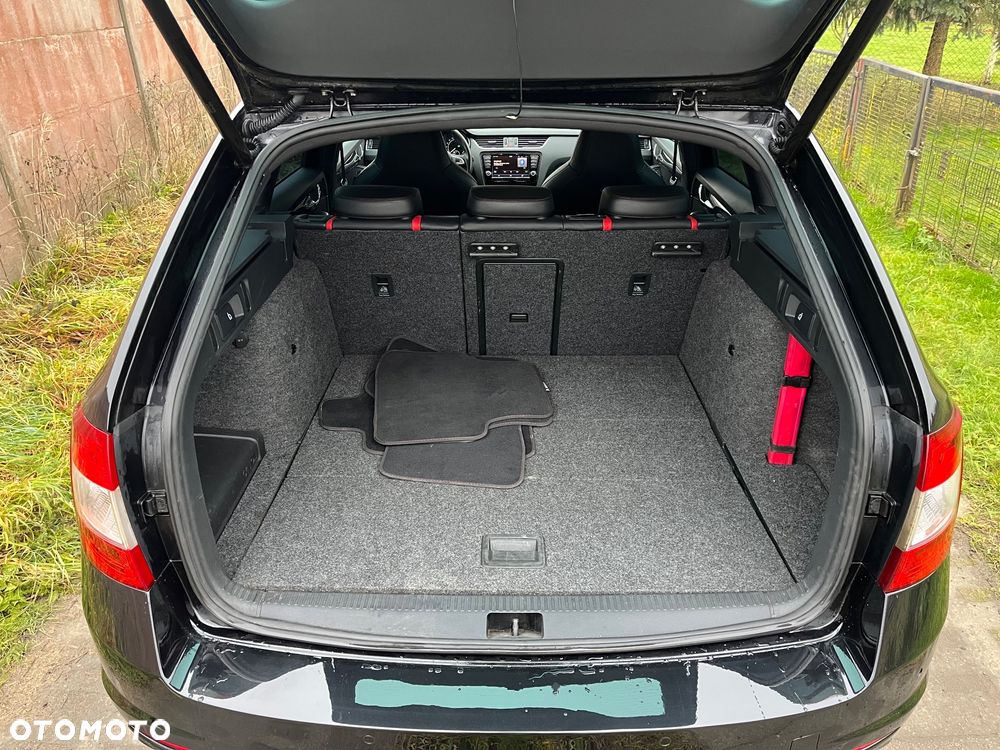 Skoda Octavia 2.0 TDI DSG RS - 22