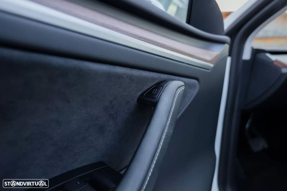 Tesla Model Y Long Range Tração Integral - 25